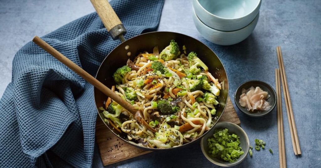 chicken yaki udon noodles